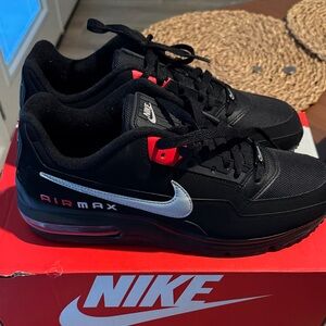 Nike Air Max Men's Black and Silver Sneakers